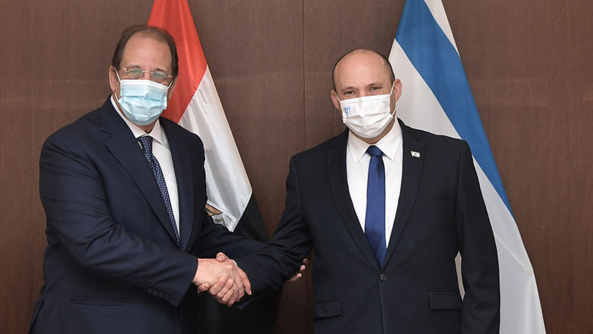 Bennett y el jefe de inteligencia egipcio se reúnen para hablar del alto el fuego con Hamás