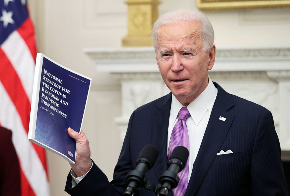 El presidente estadounidense Biden recibe un informe clasificado sobre el origen del COVID-19
