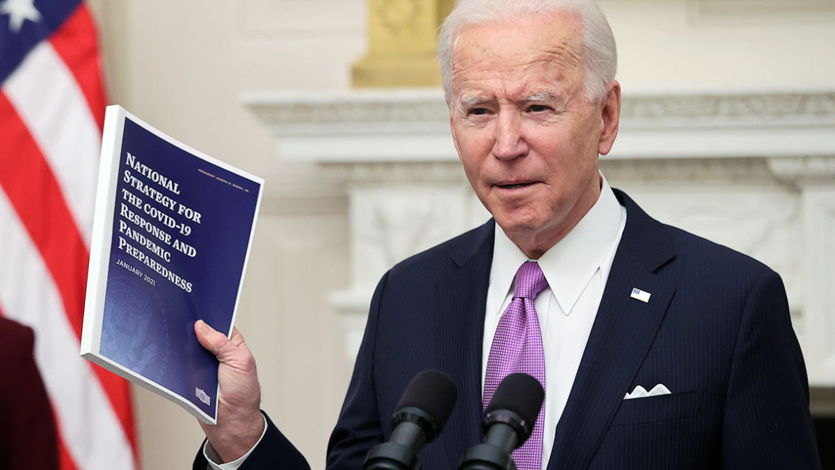El presidente estadounidense Biden recibe un informe clasificado sobre el origen del COVID-19