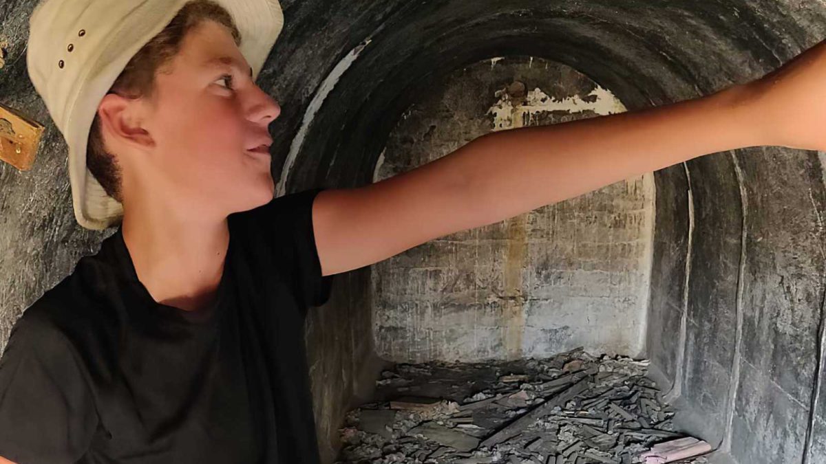 Adolescente israelí encuentra objetos históricos en un antiguo búnker del ejército sirio