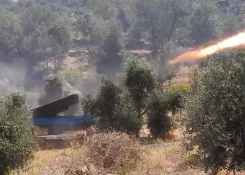 Hezbolá publica video del disparo de 19 cohetes contra Israel desde Líbano