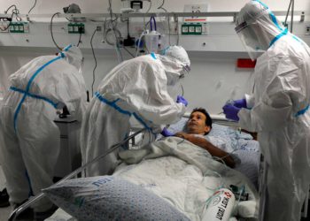 Israel registra casi 10.000 nuevos casos de COVID por segundo día consecutivo
