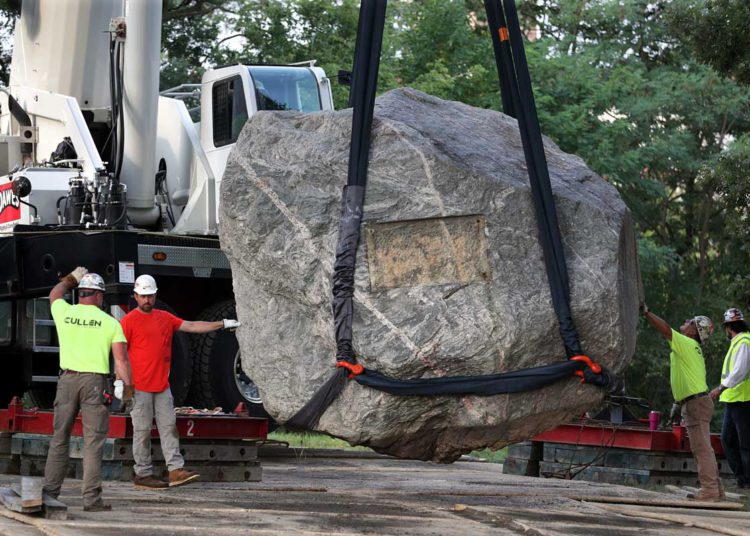 Una universidad de EE. UU. retira roca de millones de años "por ser un símbolo racista"