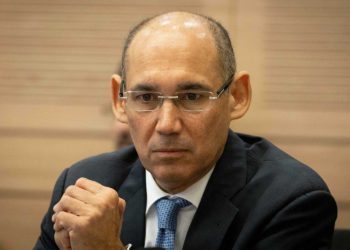 Director del Banco de Israel advierte contra el bloqueo y minimiza los temores de inflación