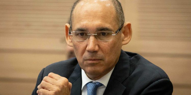 Director del Banco de Israel advierte contra el bloqueo y minimiza los temores de inflación