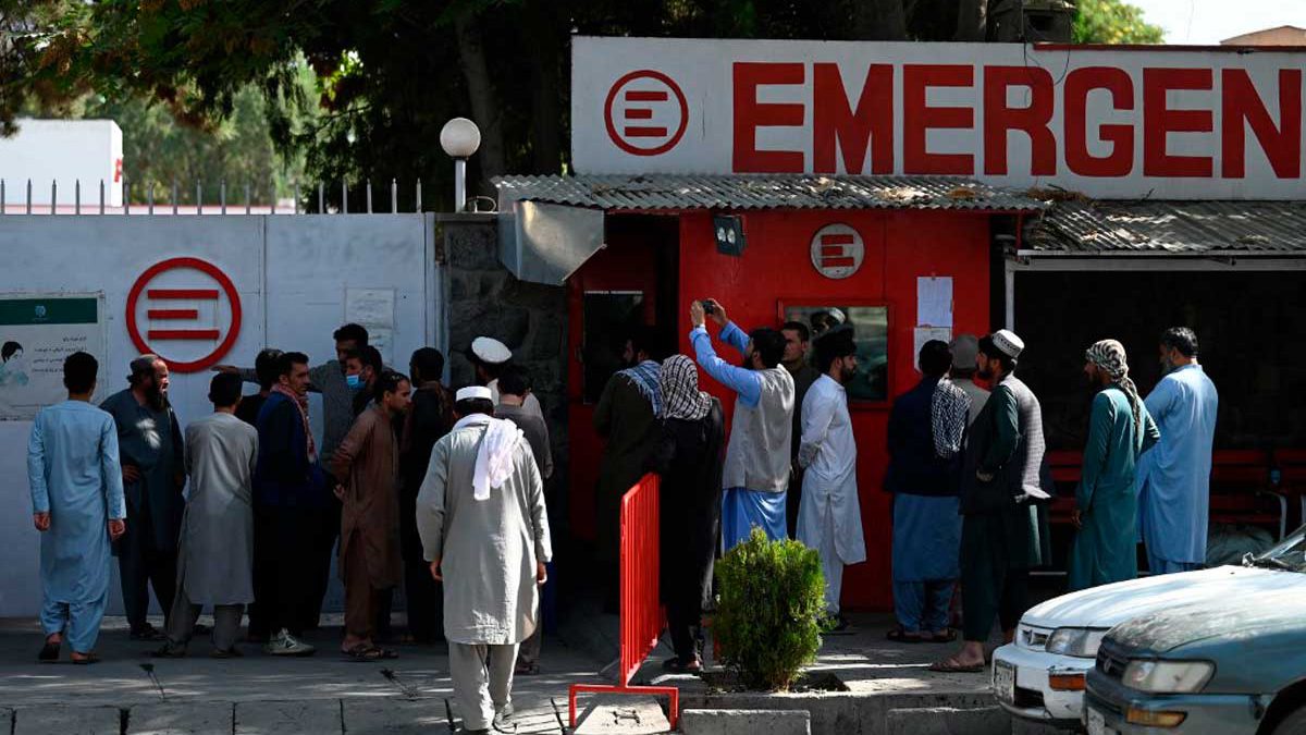 Afganistán: Centros de salud registran escasez de suministros médicos y personal