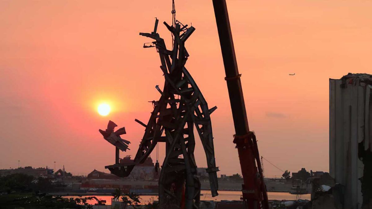 Escultura conmemorativa en el lugar de la explosión de Beirut genera diversas críticas