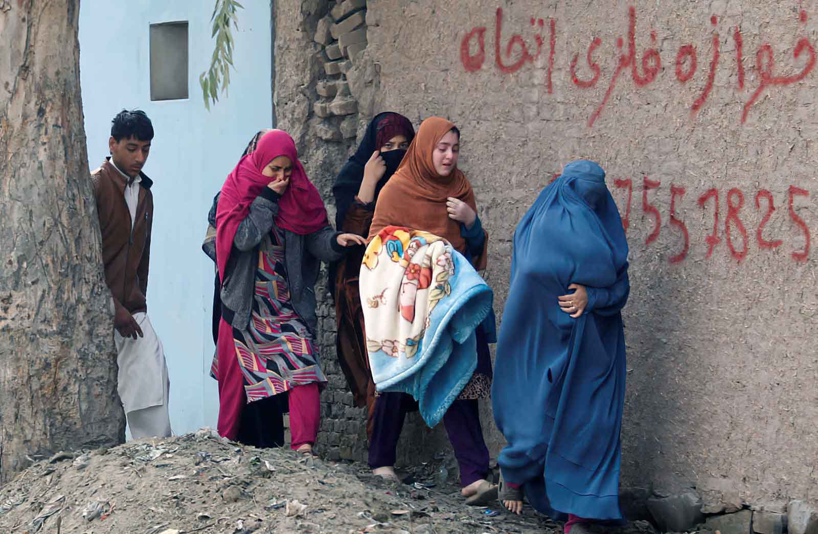 Las estudiantes afganas no ven futuro en la Afganistán tomada por los talibanes