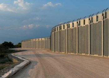 Grecia completa muro fronterizo con Turquía para impedir la entrada de refugiados afganos