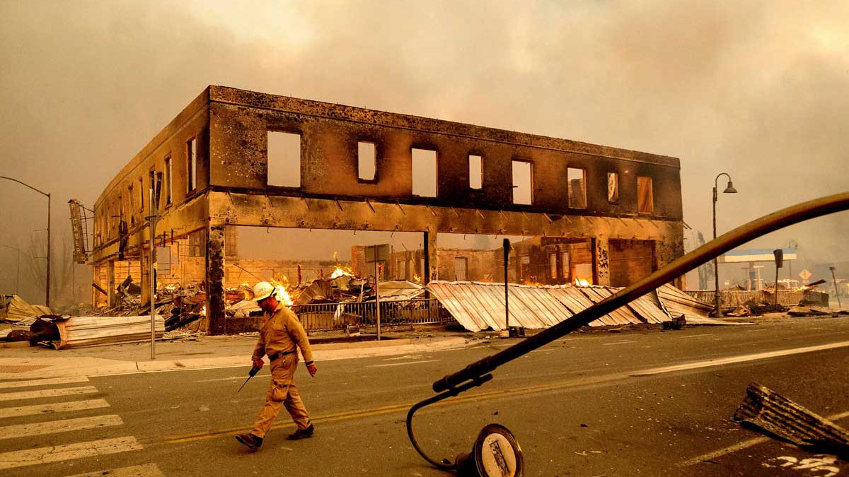 “Perdimos Greenville”: Incendio forestal destruye un pueblo de California