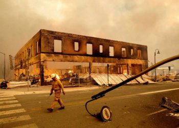“Perdimos Greenville”: Incendio forestal destruye un pueblo de California