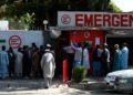 Kabul: afganos desesperados buscan a sus familiares desaparecidos tras los atentados de ISIS