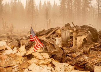 Gran incendio forestal en California deja cinco desaparecidos
