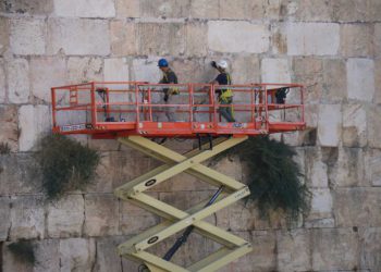 Las piedras del Muro Occidental se someten a una inspección de seguridad