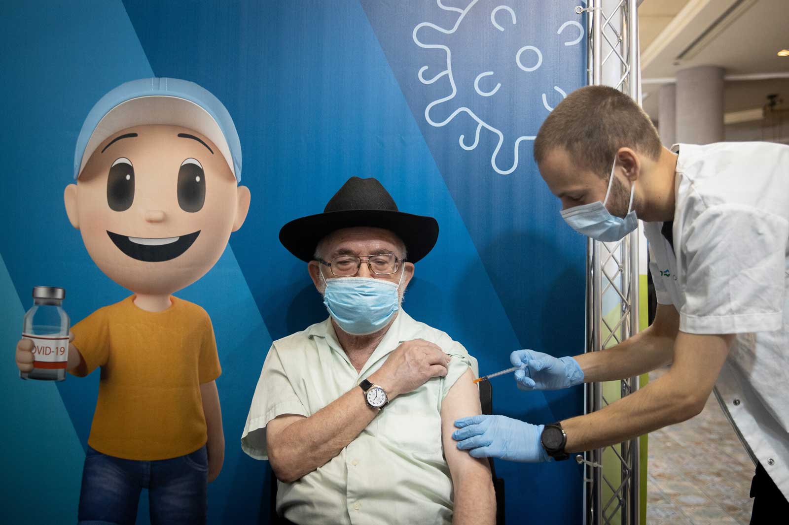 Panel de expertos recomienda que los israelíes mayores de 50 años se vacunen contra el COVID