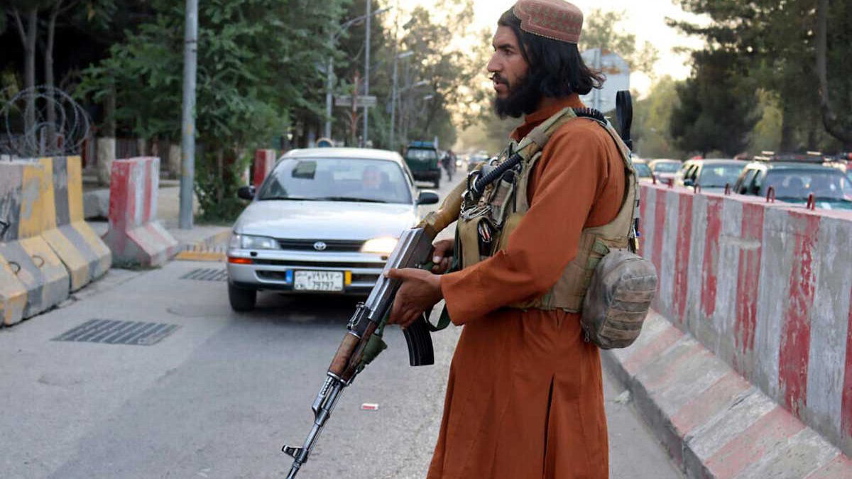 Miedo y pánico en las calles de Kabul: Los talibanes imponen su régimen de terror