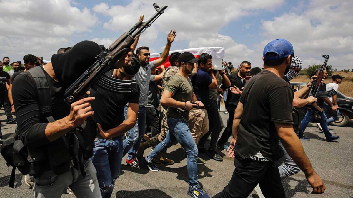 Crisis en Líbano: Manifestantes disparan un cohete contra una gasolinera y bloquean carreteras