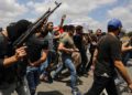 Crisis en Líbano: Manifestantes disparan un cohete contra una gasolinera y bloquean carreteras
