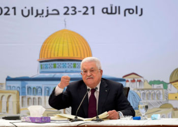 Terroristas de Gaza condenan a Abbas por reunirse con el ministro israelí Benny Gantz