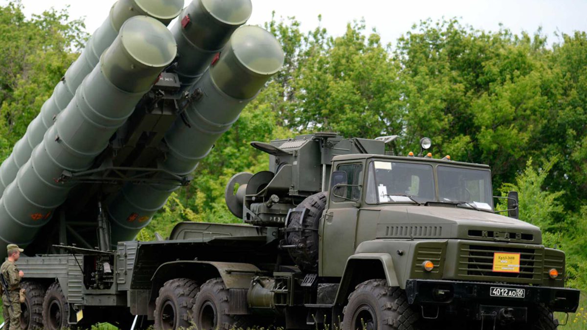 Rusia despliega sistemas de misiles S-300 en la frontera con Afganistán