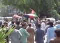 Las protestas afganas se extienden en un primer desafío a los talibanes