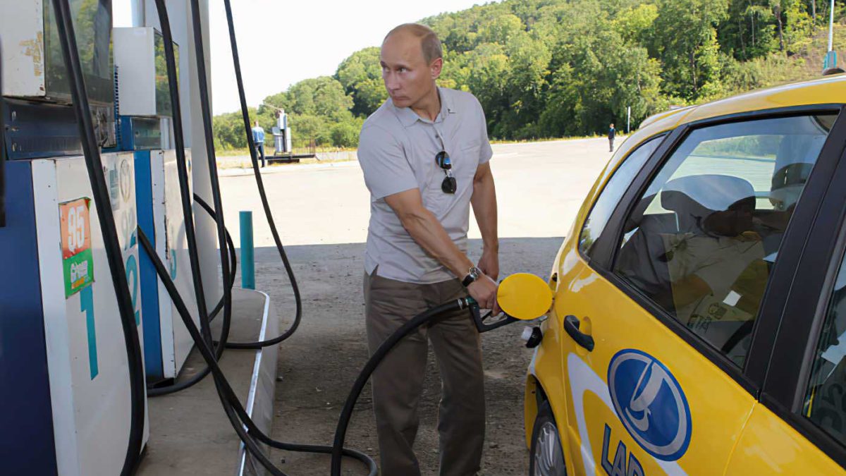 Rusia evalúa prohibir las exportaciones de gasolina para frenar la subida de precios