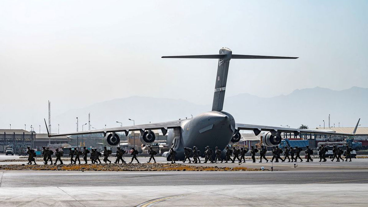 Estados Unidos completa su retirada de Afganistán tras caótica evacuación