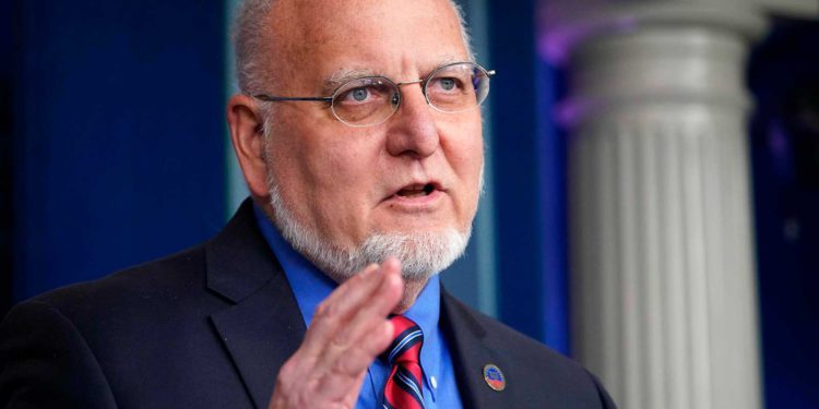 El ex director del CDC es amenazado por apoyar la teoría de la fuga del laboratorio