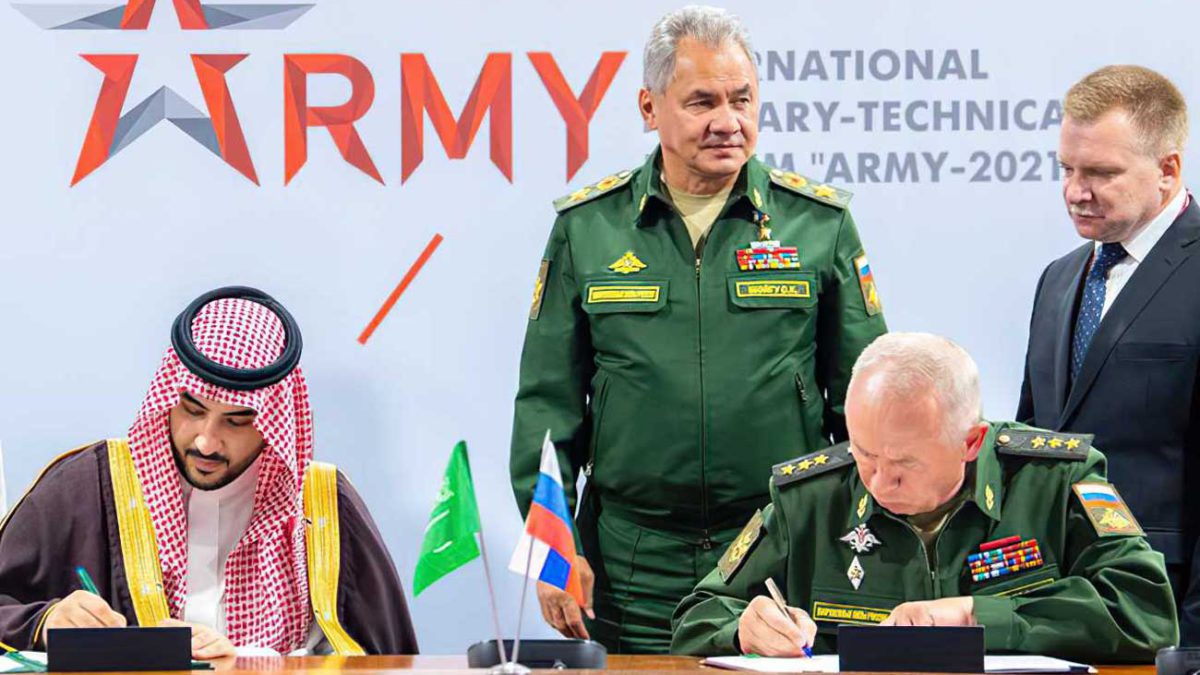 Rusia y Arabia Saudita firman un acuerdo militar en medio del caos en Afganistán