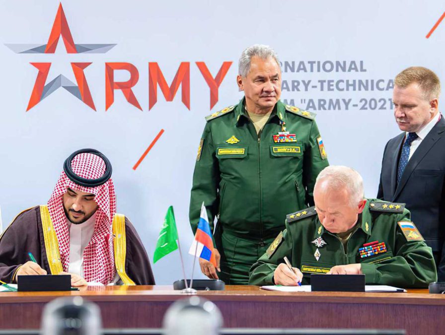Rusia y Arabia Saudita firman un acuerdo militar en medio del caos en Afganistán