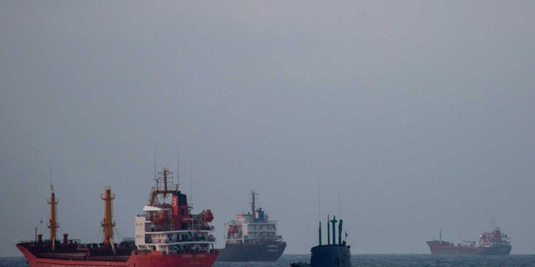 Medios iraníes: Un submarino israelí ingresó al Mar Rojo a través del Canal de Suez