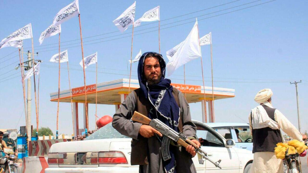 Irán reanuda las exportaciones de combustible a Afganistán tras petición de los talibanes