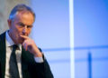 Tony Blair critica el "abandono como imbéciles" de Afganistán por parte de Biden