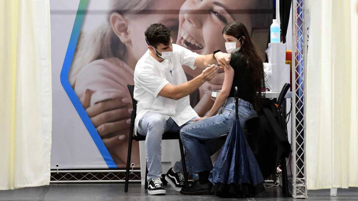 Covid-19: Más del 7% de los israelíes de 40 años se vacunaron con la tercera dosis