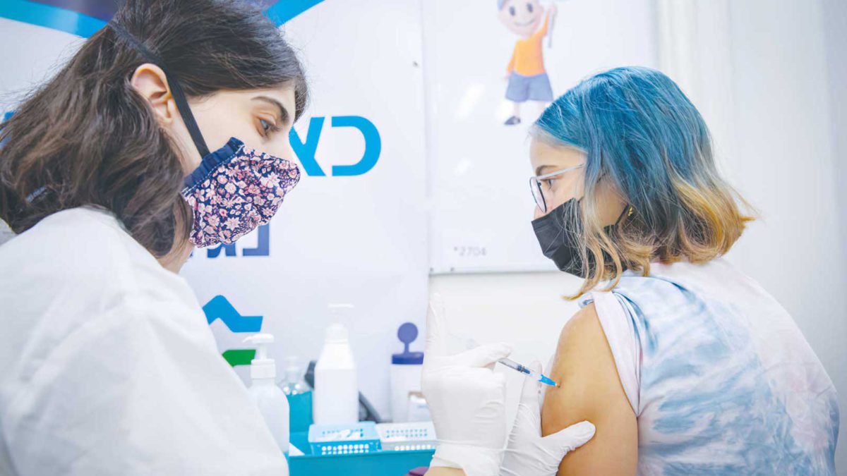 COVID-19: ¿Por qué un millón de israelíes se niegan a vacunarse?