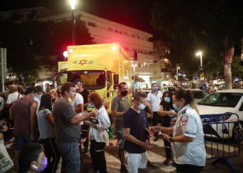 Covid-19 en Israel: Campaña de vacunación nocturna masiva en la plaza Dizengoff de Tel Aviv