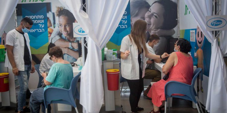 Covid-19 en Israel: La tasa de vacunación de refuerzo entre los jóvenes es baja