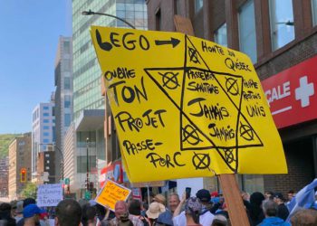 Estrellas amarillas en protesta de Montreal contra el pasaporte para vacunados