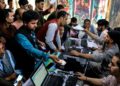 Pánico a los talibanes: afganos se apresuran a eliminar su historial digital