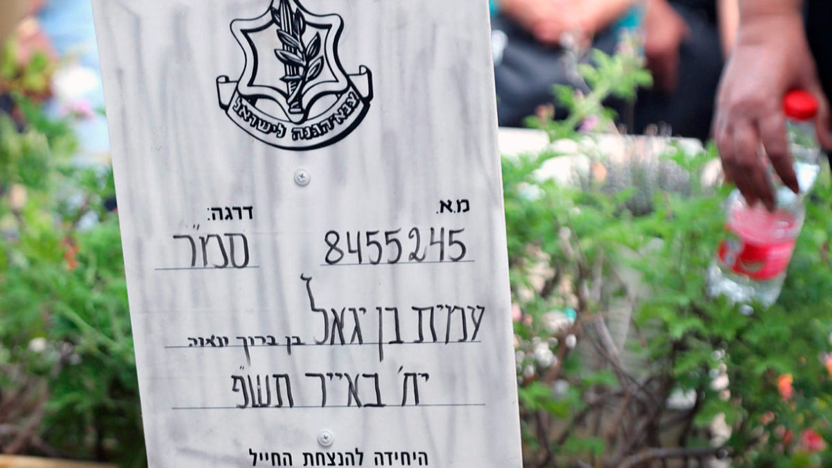 Un terrorista exige que se desentierre la tumba del soldado que asesinó