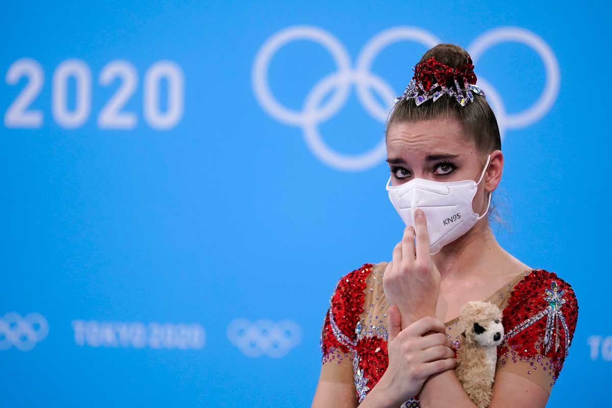 La gimnasta rusa Averina también ganó el oro una vez después de dejar caer la cinta
