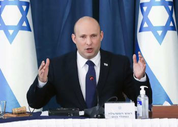 Bennett se reunirá con altos cargos en la lucha de última hora para abrir el curso escolar