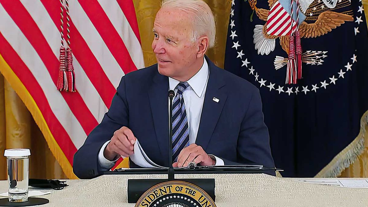 La Casa Blanca corta el micrófono cuando Biden se ríe de una pregunta sobre Afganistán