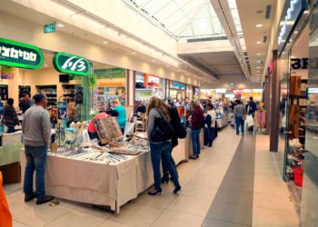 Las restricciones por coronavirus se aplican dentro de los centros comerciales