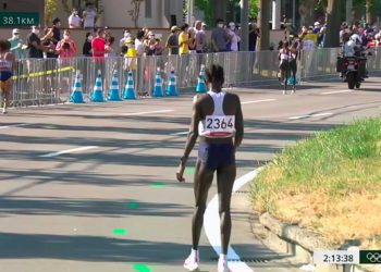 Maratonista olímpica israelí tuvo que interrumpir su recorrido por dolores menstruales
