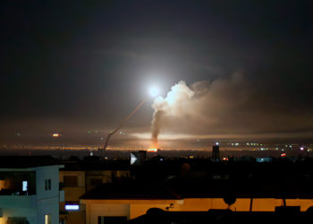 Defensa aérea siria vuelve a disparar a ciegas contra ataques aéreos israelíes
