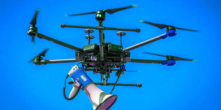 Policía utilizará drones con altavoces para fomentar el uso de mascarillas