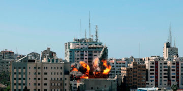 Human Rights Watch dice que ataque israelí a edificio de Gaza viola el derecho internacional