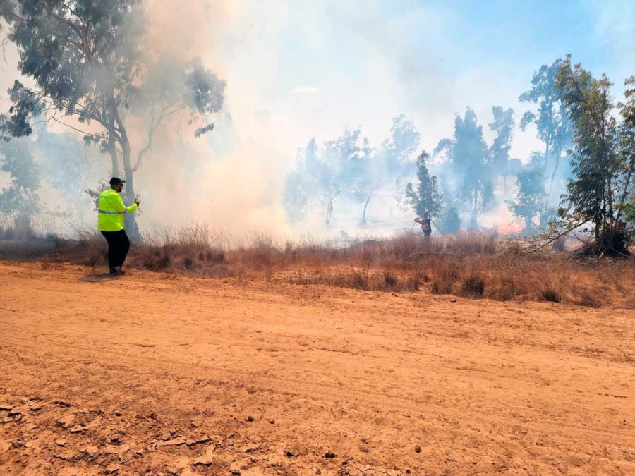 Globos incendiarios de Gaza provocan dos incendios en el sur de Israel