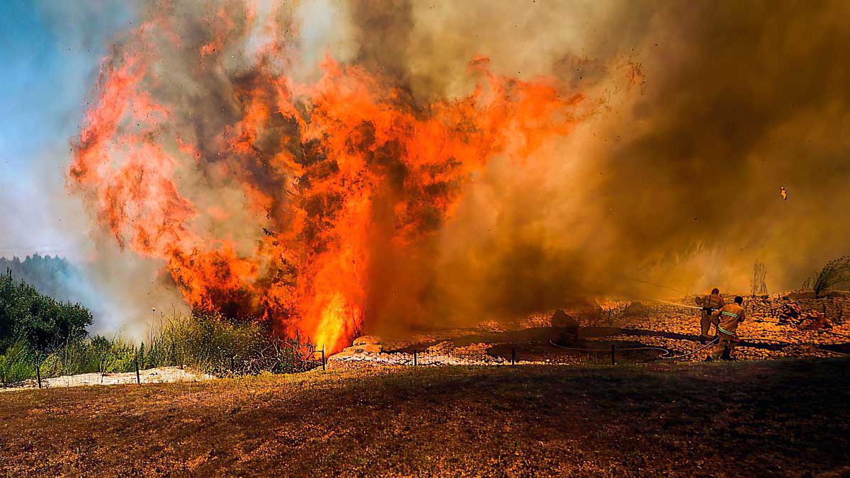 Israel convoca a bomberos de todo el país para contener el incendio en Jerusalén